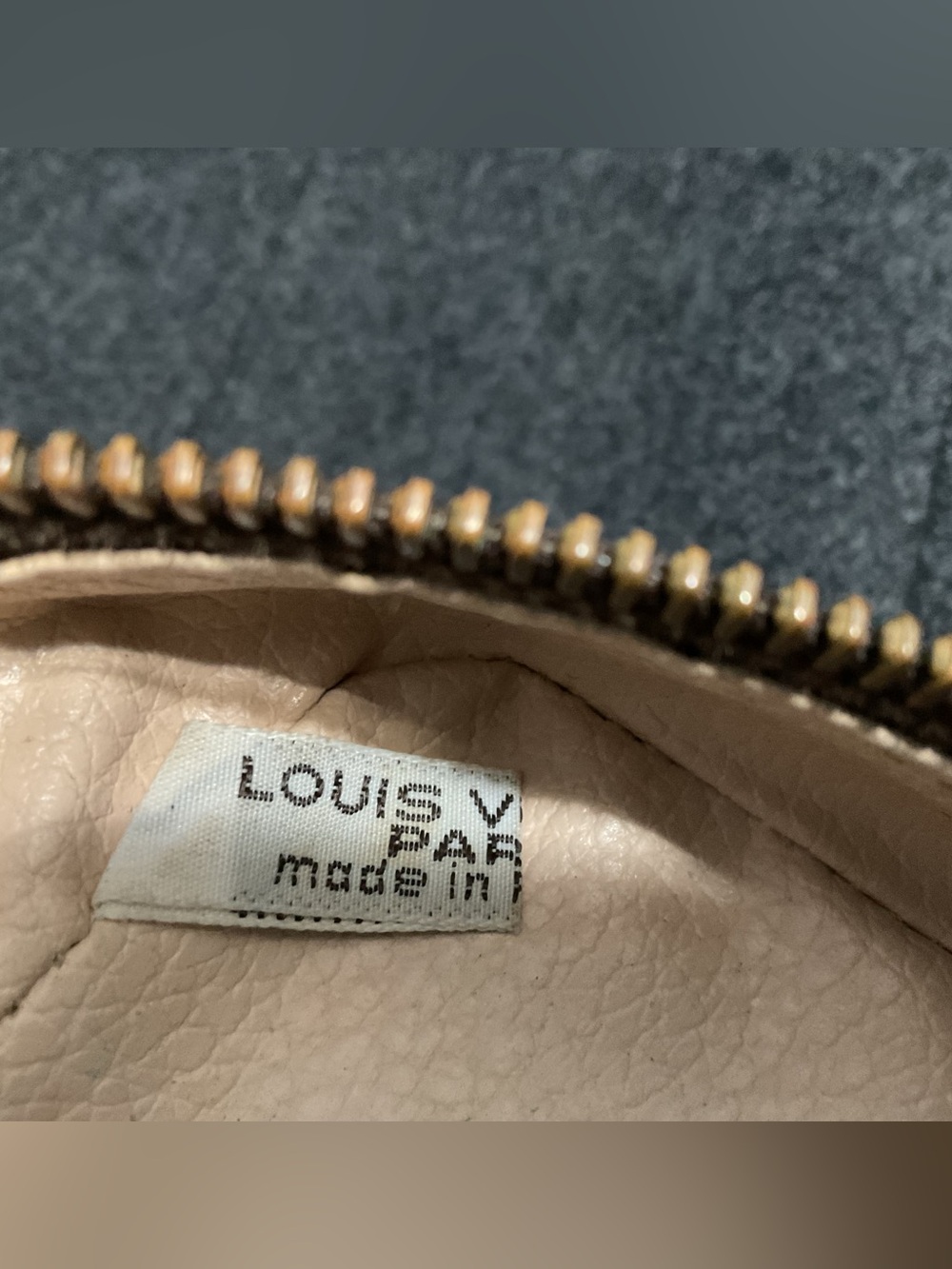 ✅LV TROUSSE 28 CLUTCH 862TH
AUTHENTIC LOUIS VUITTON - Picture 8 of 13